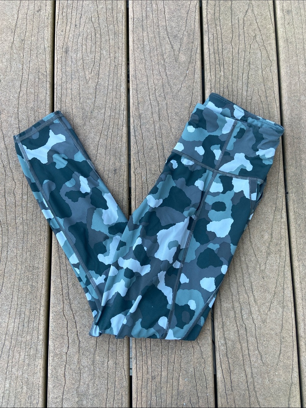 Athleta Women’s Lightning Camo 7/8 Leggings Green & Gray w/Pockets Size Small